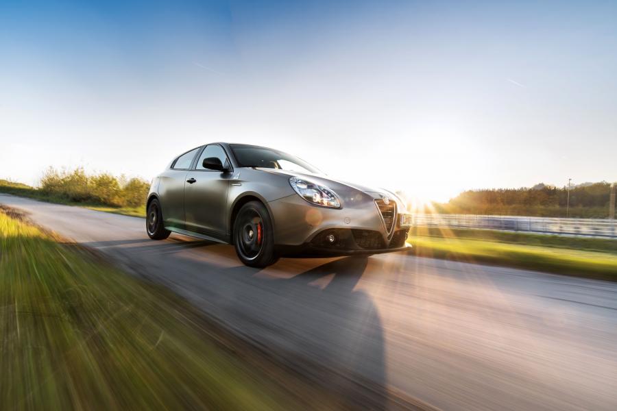  Alfa Romeo Giulietta Quadrifoglio Verde Launch Edition (940) 2014 года  (фото 3 из 17)